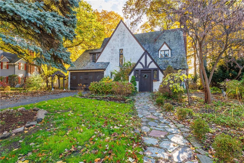 21 Hillsboro Road, Brighton, NY 14610