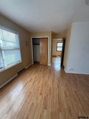 900 Mclaughlin Circle, Bellevue, NE 68005