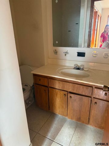 900 Mclaughlin Circle, Bellevue, NE 68005