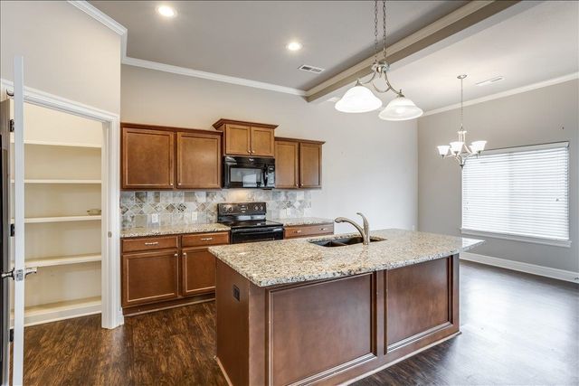 139 N Sheridan Ave, Valley Center, KS 67147