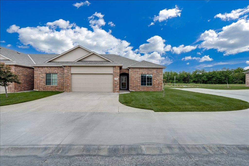 139 N Sheridan Ave, Valley Center, KS 67147