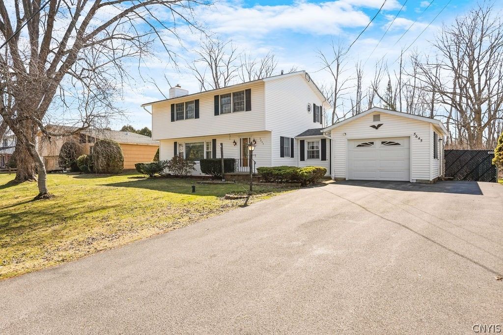 5645 Stevens Drive South, Cicero, NY 13039