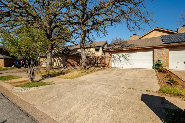 1413 Palmnold Circle E, Fort Worth, TX 76120