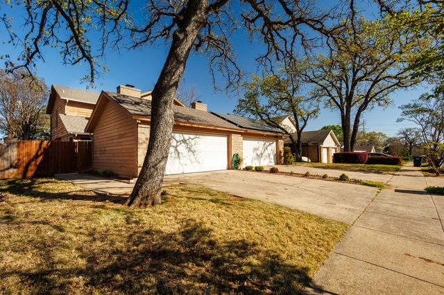 1413 Palmnold Circle E, Fort Worth, TX 76120