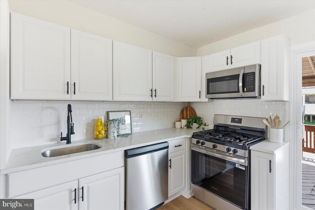 Image 13 of property listing at 6825 EASTBROOK AVE, Baltimore, MD 21224