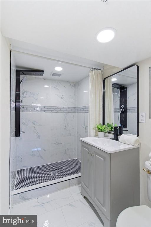 Image 30 of property listing at 6825 EASTBROOK AVE, Baltimore, MD 21224