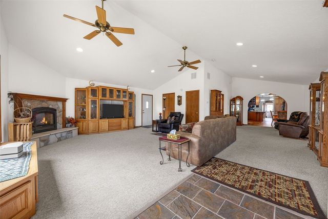 2426 Fruitland Boulevard SW, Cedar Rapids, IA 52404