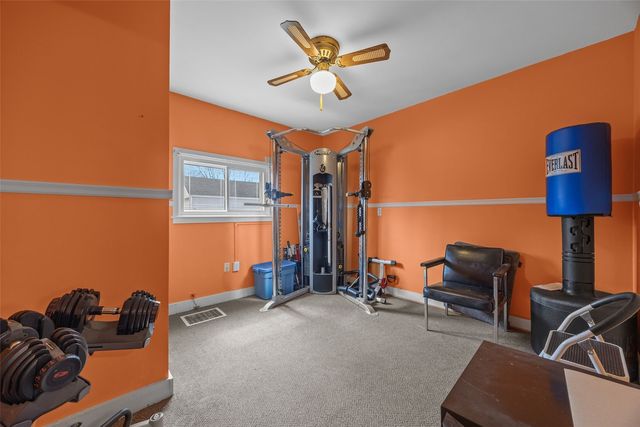 2426 Fruitland Boulevard SW, Cedar Rapids, IA 52404