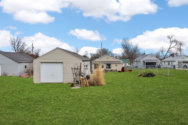 2426 Fruitland Boulevard SW, Cedar Rapids, IA 52404