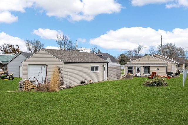 2426 Fruitland Boulevard SW, Cedar Rapids, IA 52404