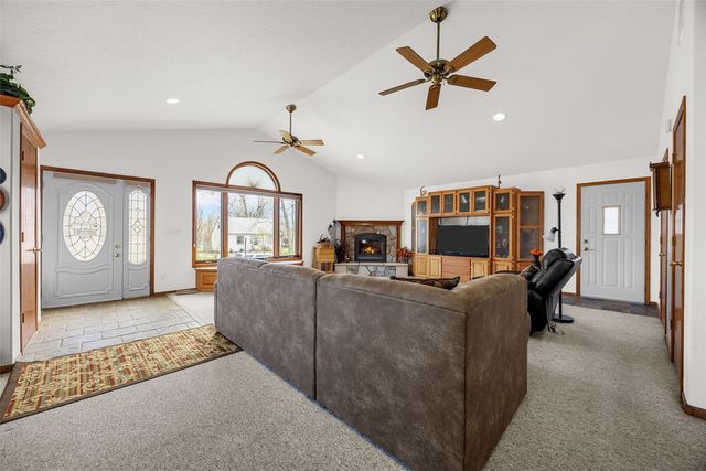 2426 Fruitland Boulevard SW, Cedar Rapids, IA 52404