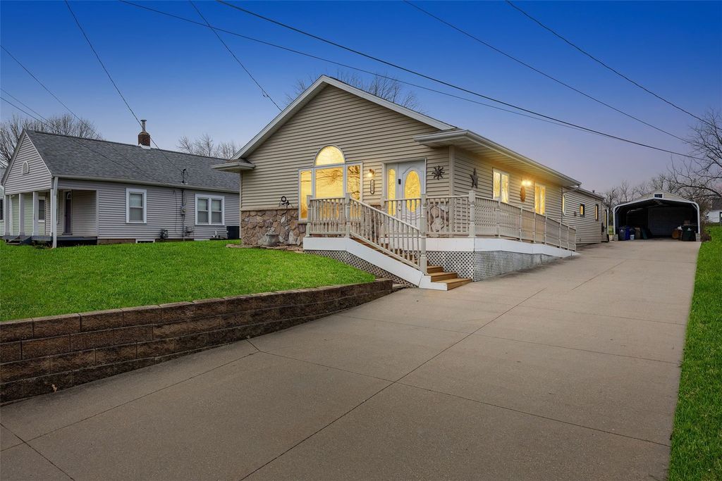 2426 Fruitland Boulevard SW, Cedar Rapids, IA 52404