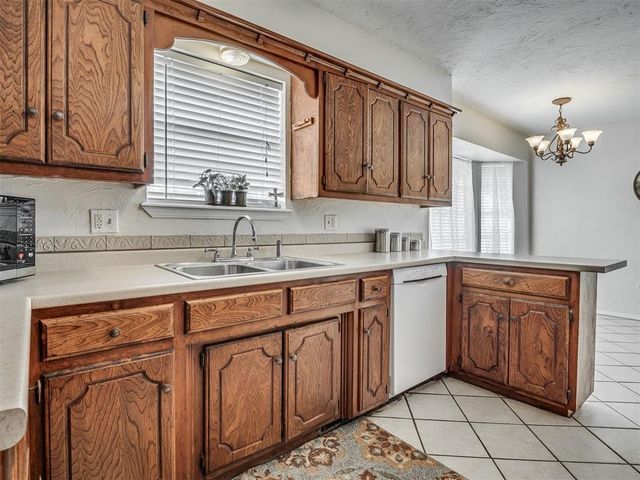 15070 Tomahawk Drive, Yukon, OK 73099
