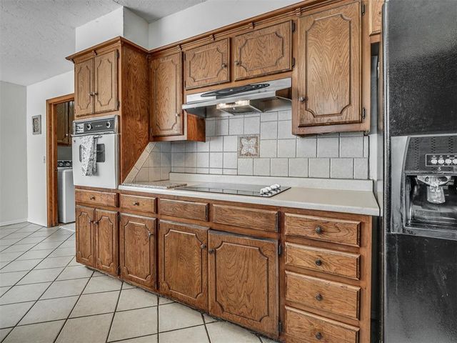 15070 Tomahawk Drive, Yukon, OK 73099