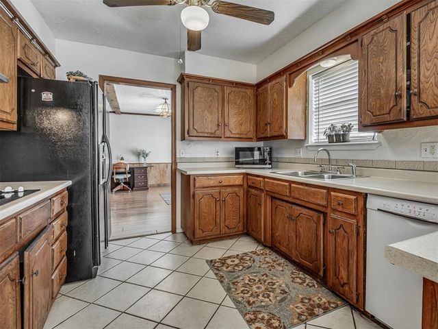 15070 Tomahawk Drive, Yukon, OK 73099