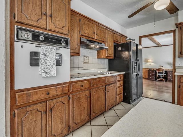 15070 Tomahawk Drive, Yukon, OK 73099