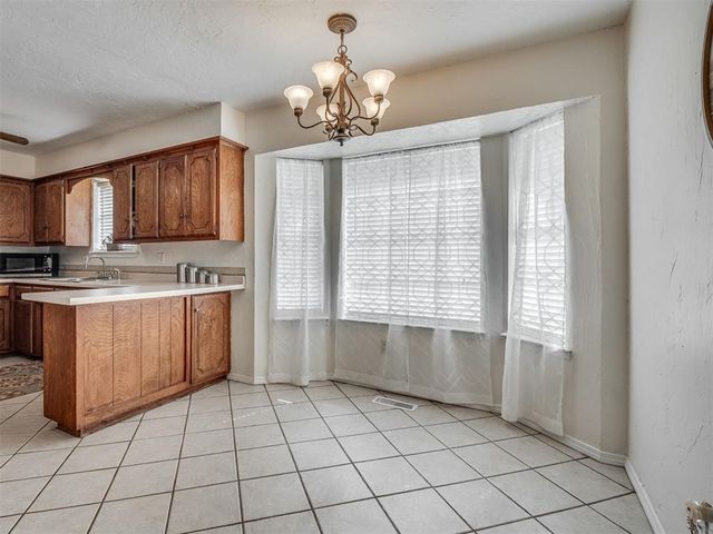 15070 Tomahawk Drive, Yukon, OK 73099