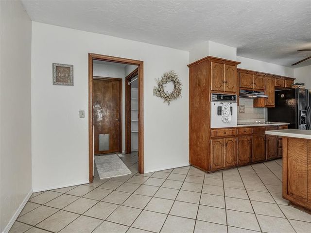 15070 Tomahawk Drive, Yukon, OK 73099