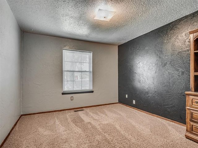 15070 Tomahawk Drive, Yukon, OK 73099