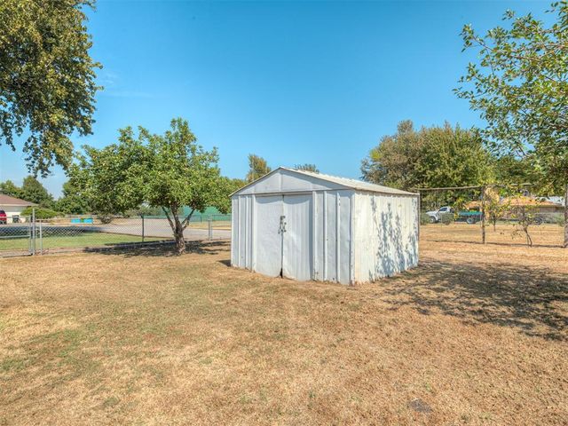 15070 Tomahawk Drive, Yukon, OK 73099