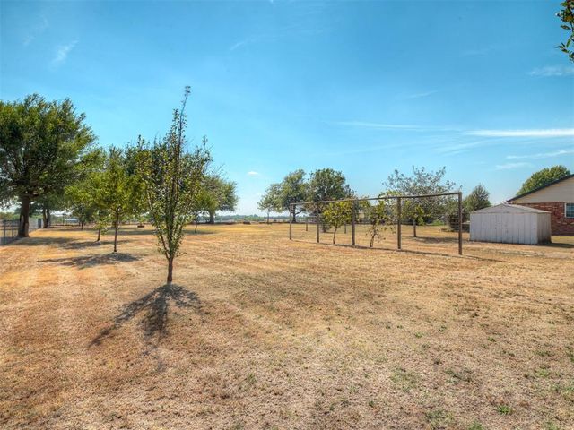15070 Tomahawk Drive, Yukon, OK 73099