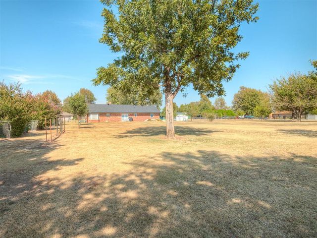 15070 Tomahawk Drive, Yukon, OK 73099