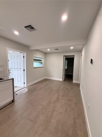 10555 SW 32nd Street 2, Miami, FL 33165