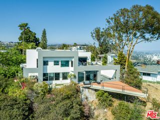 8424 Grand View Drive, Los Angeles, CA 90046