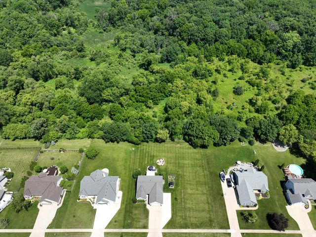 29306 River View PARKWAY, Burlington, WI 53105