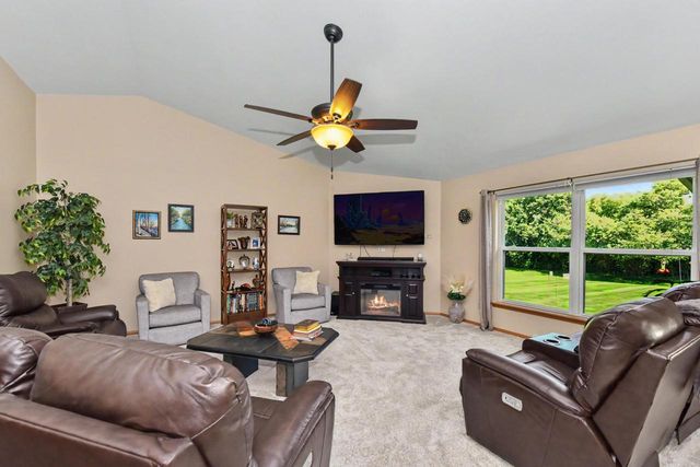 29306 River View PARKWAY, Burlington, WI 53105