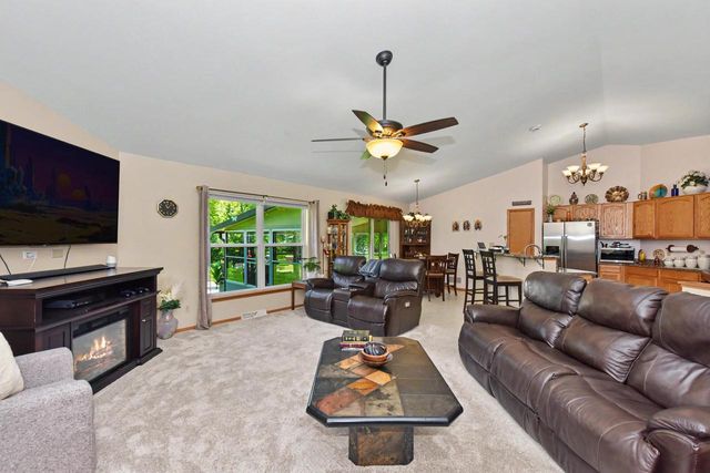 29306 River View PARKWAY, Burlington, WI 53105