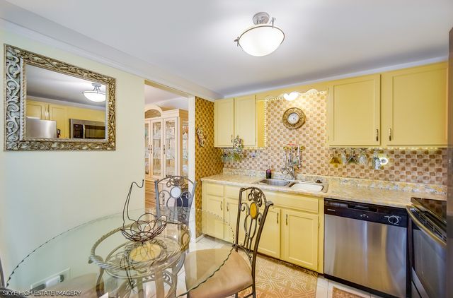 18855 Burnham Avenue 234, Lansing, IL 60438