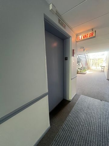 18855 Burnham Avenue 234, Lansing, IL 60438