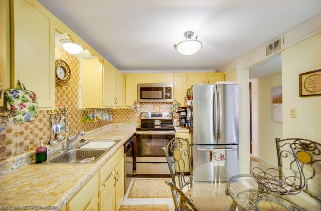 18855 Burnham Avenue 234, Lansing, IL 60438