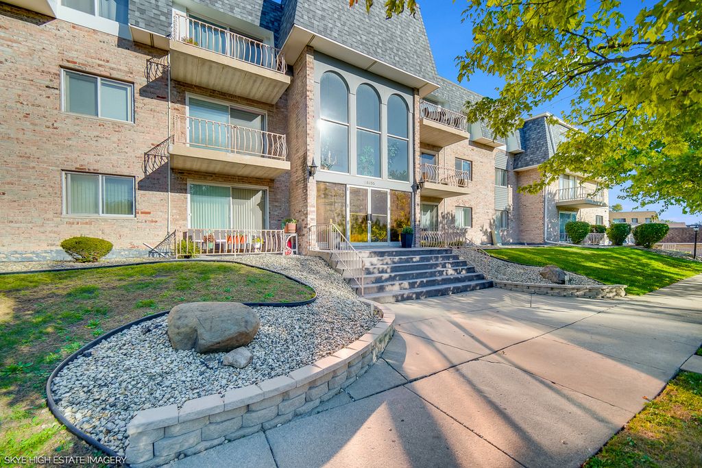 18855 Burnham Avenue 234, Lansing, IL 60438