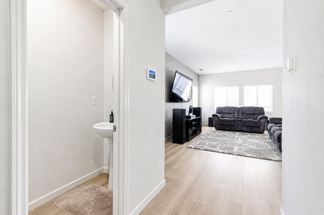 3807 Sunsetparke Way, Sacramento, CA 95834