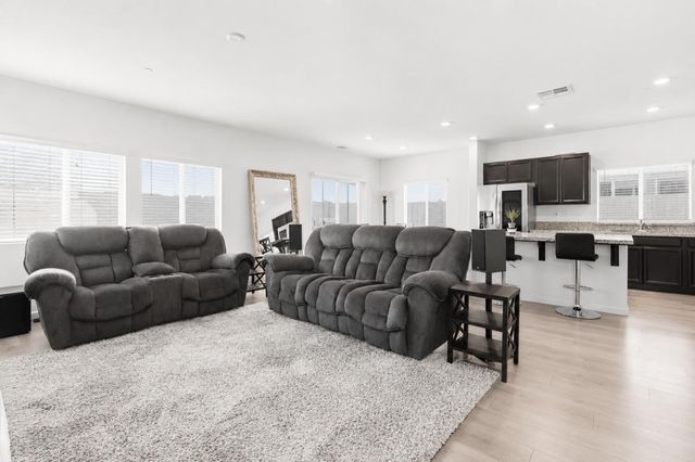 3807 Sunsetparke Way, Sacramento, CA 95834