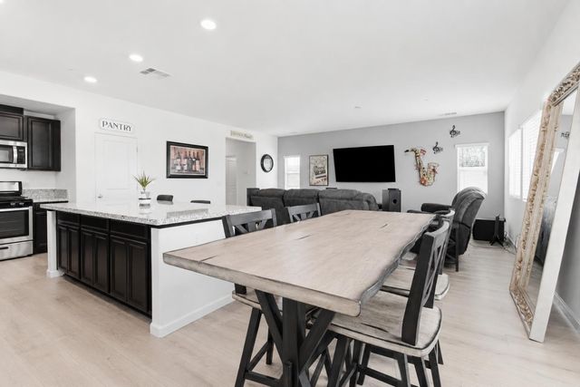3807 Sunsetparke Way, Sacramento, CA 95834