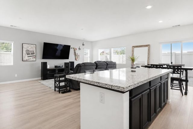 3807 Sunsetparke Way, Sacramento, CA 95834