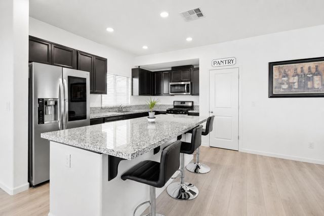 3807 Sunsetparke Way, Sacramento, CA 95834