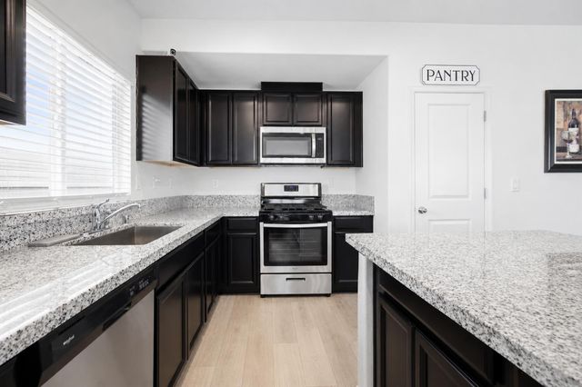 3807 Sunsetparke Way, Sacramento, CA 95834