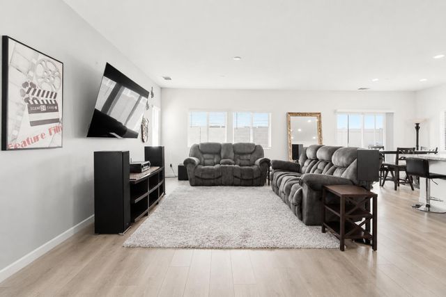 3807 Sunsetparke Way, Sacramento, CA 95834