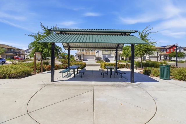 3807 Sunsetparke Way, Sacramento, CA 95834