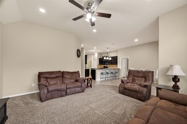 106 Bogey Circle, La Porte, TX 77571