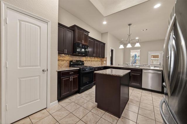 106 Bogey Circle, La Porte, TX 77571