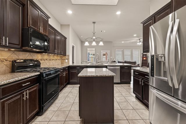106 Bogey Circle, La Porte, TX 77571