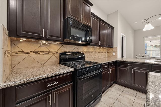 106 Bogey Circle, La Porte, TX 77571