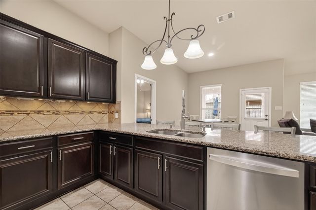 106 Bogey Circle, La Porte, TX 77571