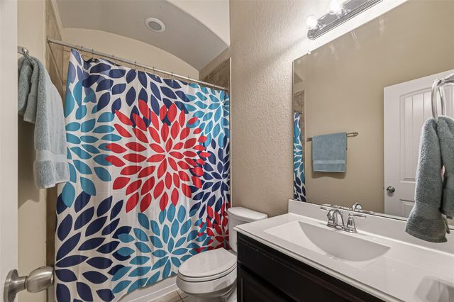 106 Bogey Circle, La Porte, TX 77571