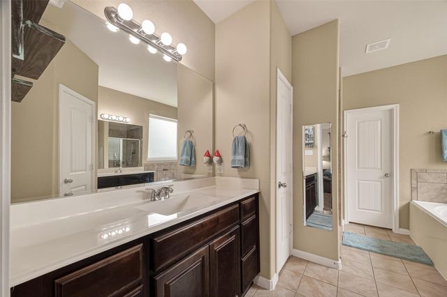 106 Bogey Circle, La Porte, TX 77571